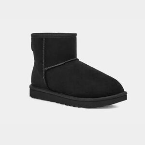 Uggs short size 7 black classic mini II